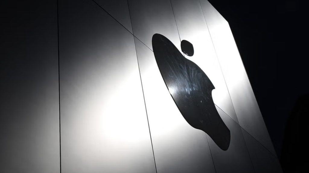 सरकार ने एप्पल को भेजा नोटिस, मांगे आईफोन हैकिंग के सबूत